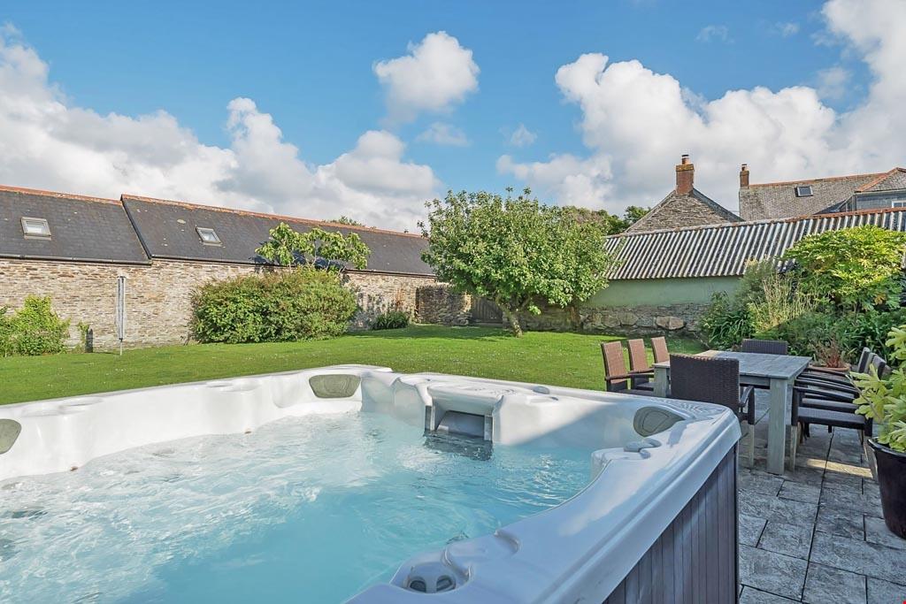 Engollan, St Eval, Nr. Padstow, Cornwall 4 bed barn conversion for sale