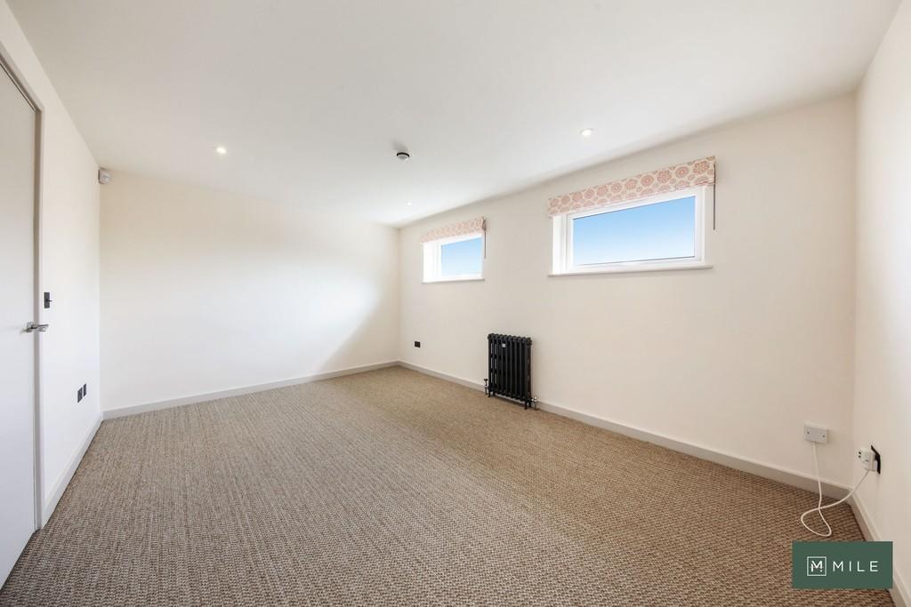 17 Artisan Mews, Warfield Road - zb PZMP6az Nvio IKVZ