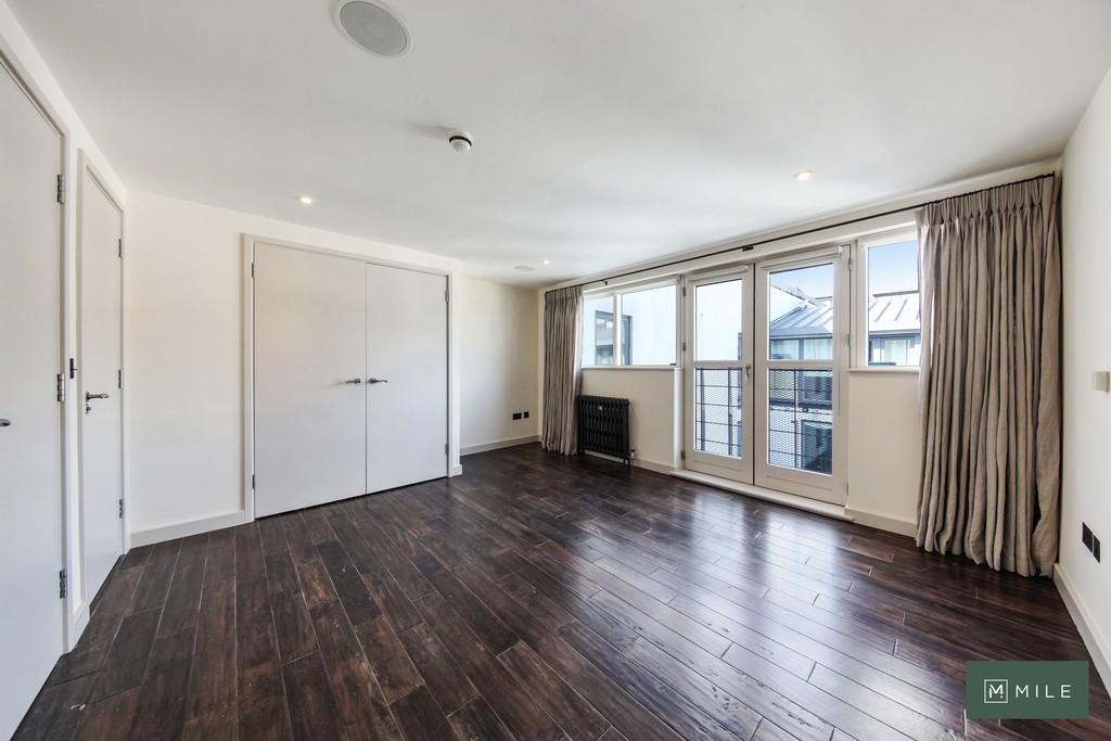 17 Artisan Mews, Warfield Road - 7d2 Wh SJw DTjb NN9 Pe