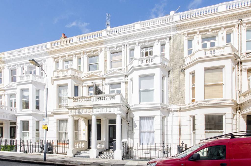 Fairholme Road, Barons Court, London... 2 bed flat to rent £2,384 pcm
