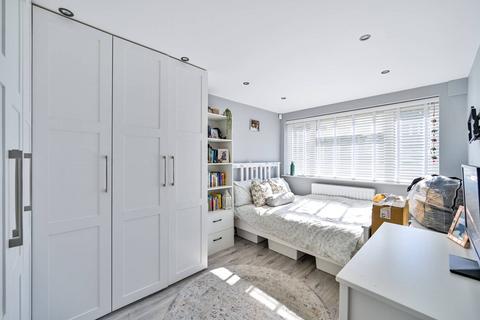 2 bedroom maisonette to rent, Canforth Close, Epsom, KT19