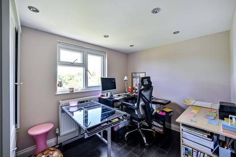 2 Speirs Close, New Malden, KT3 6RQ