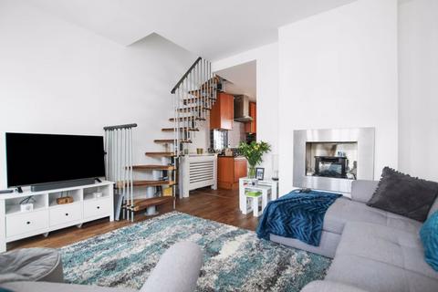 2 bedroom end of terrace house for sale, Reventlow Road, London