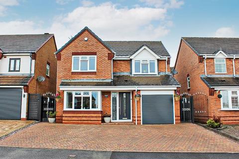 4 bedroom detached house for sale, Greyfriars Close, MILKING BANK, DY1 2GN