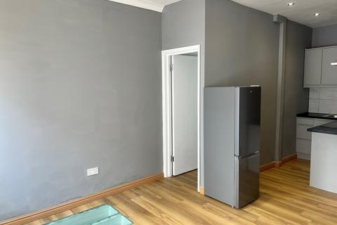 2 bedroom flat to rent, Alexandra Road, Essex