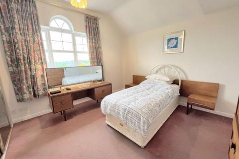 10 Pembury Close, Sutton Coldfield, B74 2FH