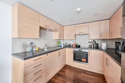 2 bedroom flat to rent, Cadogan Road, Woolwich, London, SE18