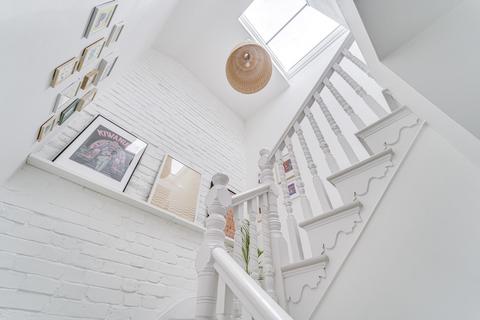 Flat D, 160 Stapleton Hall Road, London, N4 4QJ