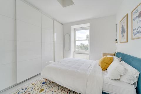 Flat D, 160 Stapleton Hall Road, London, N4 4QJ