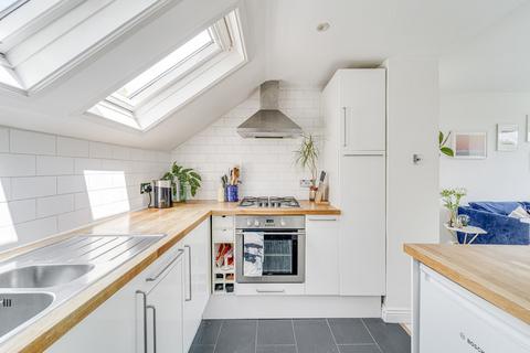 Flat D, 160 Stapleton Hall Road, London, N4 4QJ