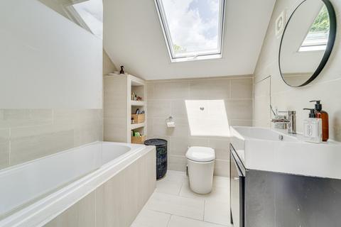 Flat D, 160 Stapleton Hall Road, London, N4 4QJ