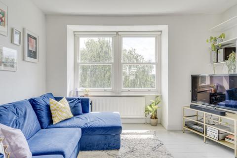 Flat D, 160 Stapleton Hall Road, London, N4 4QJ