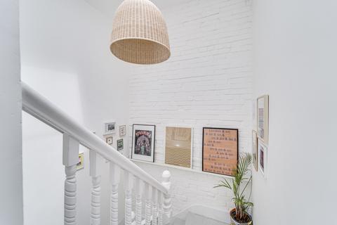 Flat D, 160 Stapleton Hall Road, London, N4 4QJ