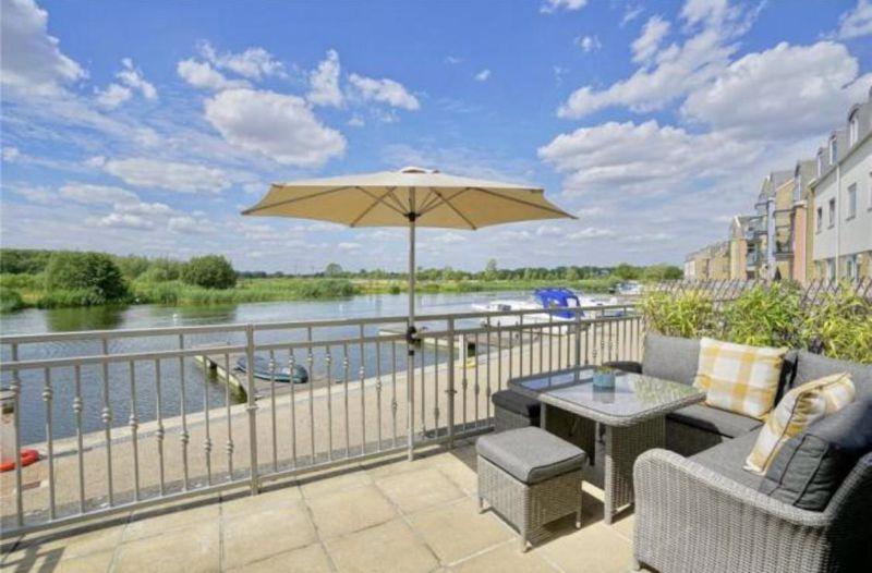 Wren Walk, St. Neots PE19 4 bed terraced house to rent £1,750 pcm (£