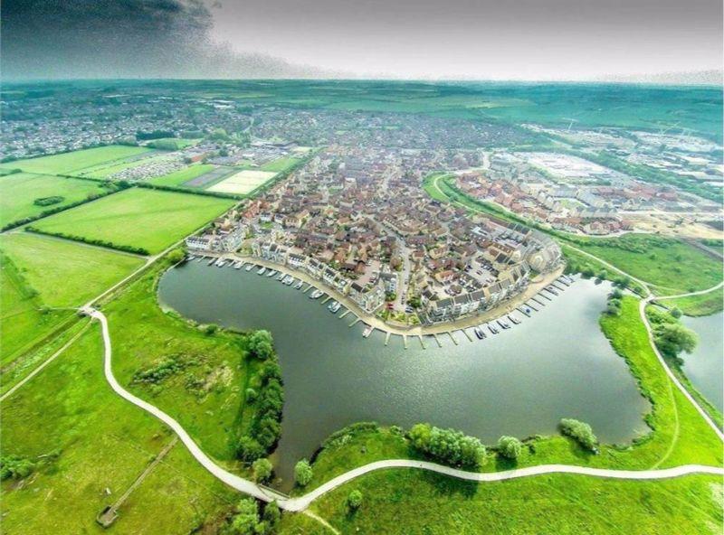 Wren Walk, St. Neots PE19 4 bed terraced house to rent £1,750 pcm (£