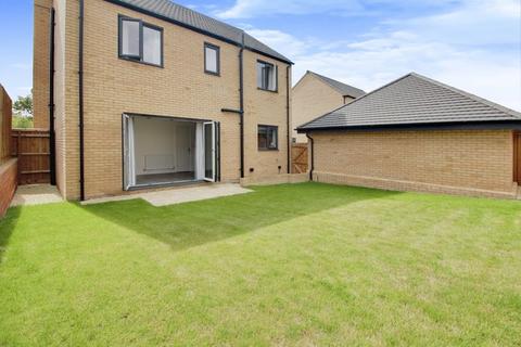 4 bedroom detached house for sale, Housden Close, St. Neots PE19