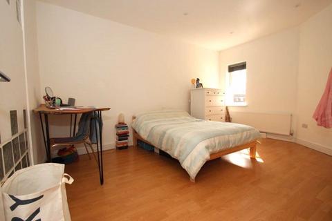 1 bedroom apartment to rent, Rosebank Gardens North, London E3