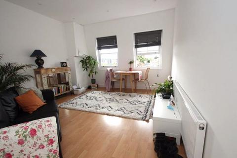 1 bedroom apartment to rent, Rosebank Gardens North, London E3