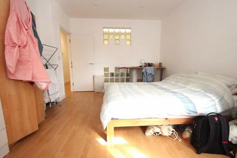 1 bedroom apartment to rent, Rosebank Gardens North, London E3