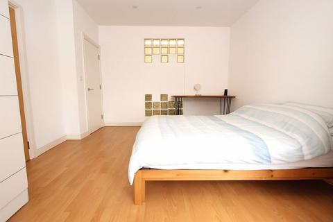 undefined, Rosebank Gardens North, London E3