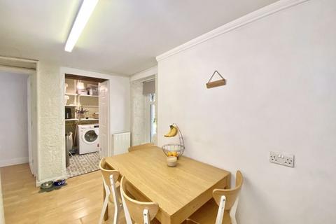 14 Kersland Road, Glengarnock, Beith, KA14 3BA