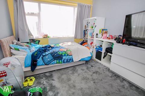 4 Elm Drive, Cheshunt, Waltham Cross, EN8 0RD