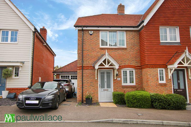 Hastings Avenue, West Cheshunt 2 bed end of terrace house for sale £