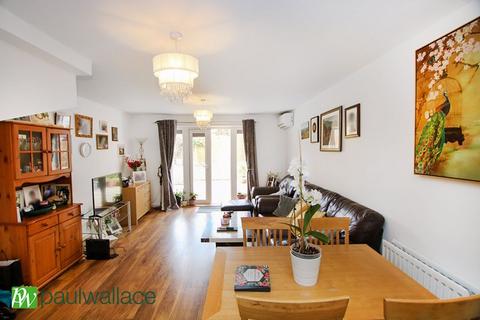 2 bedroom end of terrace house for sale, Hastings Avenue, West Cheshunt