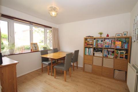 98 Dutton Way, Iver, SL0 9NX