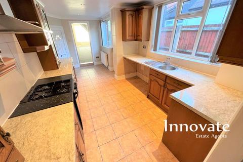 3 bedroom terraced house to rent, Penncricket Lane, Oldbury B68