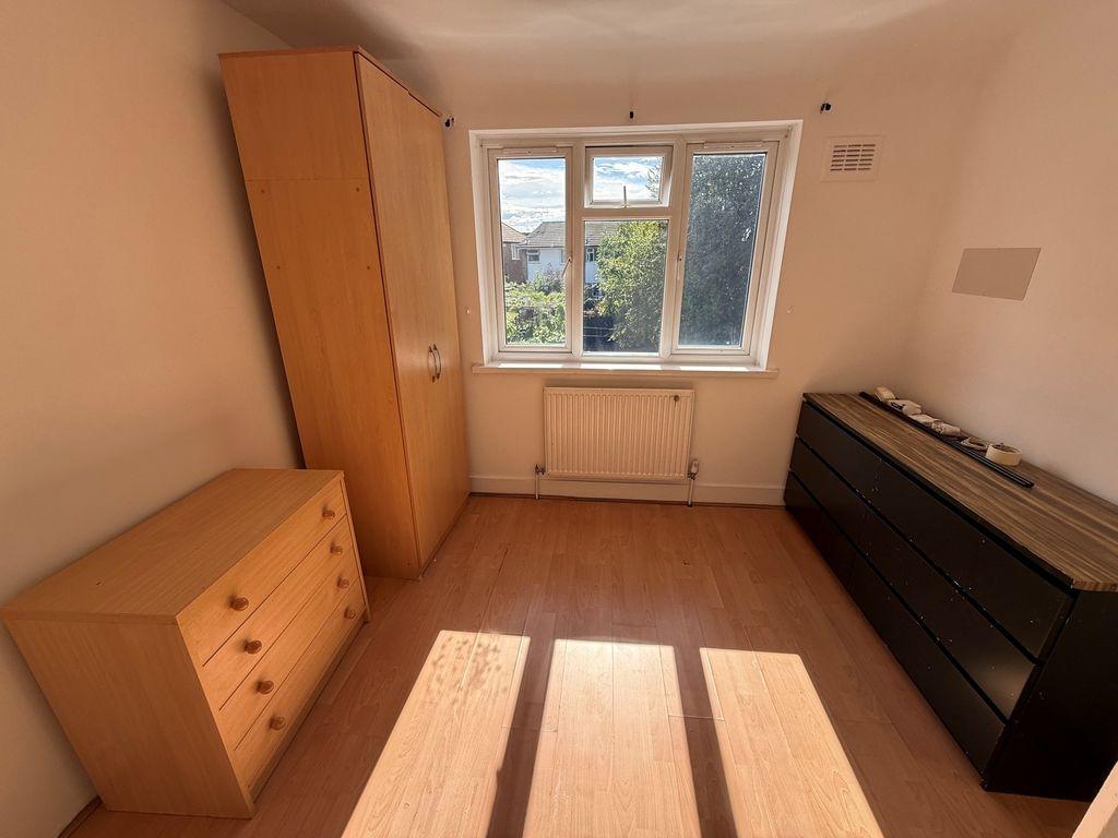 House in Harrow - More