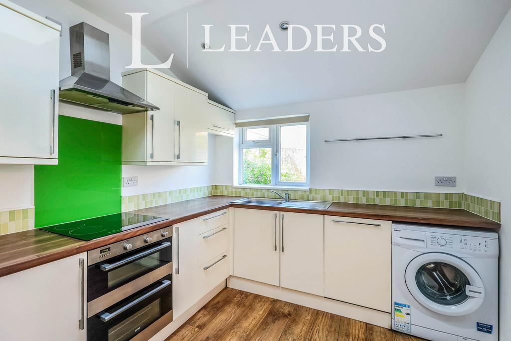 Carnarvon Road, Portsmouth, PO2 2 bed terraced house £1,200 pcm (£277 pw)