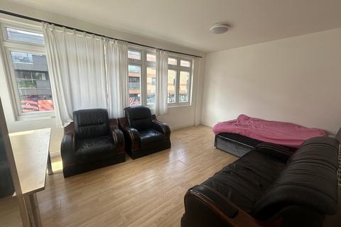 3 bedroom flat to rent, Blackhorse Lane E17