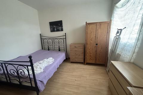 3 bedroom flat to rent, Blackhorse Lane E17