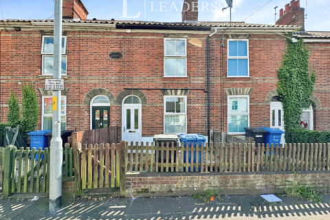 3 bedroom terraced house to rent, Magpie Road, Norwich