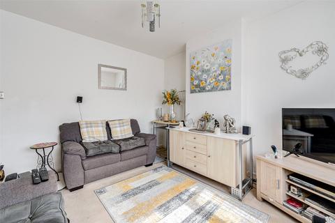 2 bedroom flat for sale, Annweir Avenue, Lancing, West Sussex, BN15