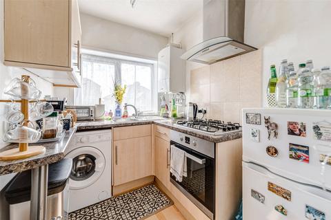 2 bedroom flat for sale, Annweir Avenue, Lancing, West Sussex, BN15