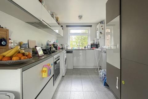 3 bedroom terraced house to rent, Leafield Close, Streatham