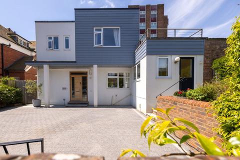 4 bedroom detached house for sale, Milnthorpe Road, Eastbourne