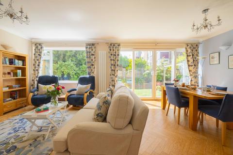 4 bedroom detached house for sale, Milnthorpe Road, Eastbourne