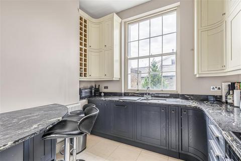 4 bedroom flat for sale, London SW7