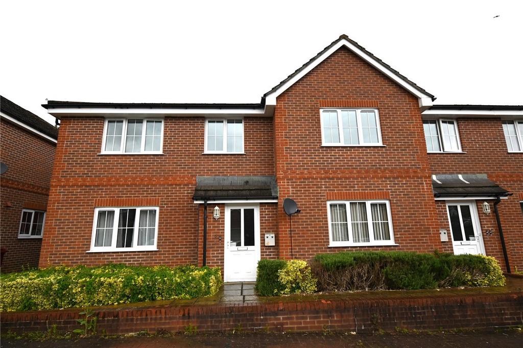 Dundee Gardens, Basingstoke... 2 bed apartment to rent £1,150 pcm (£
