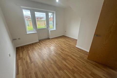 2 bedroom terraced house to rent, Great Lakes Close, Manchester, M12 4AZ