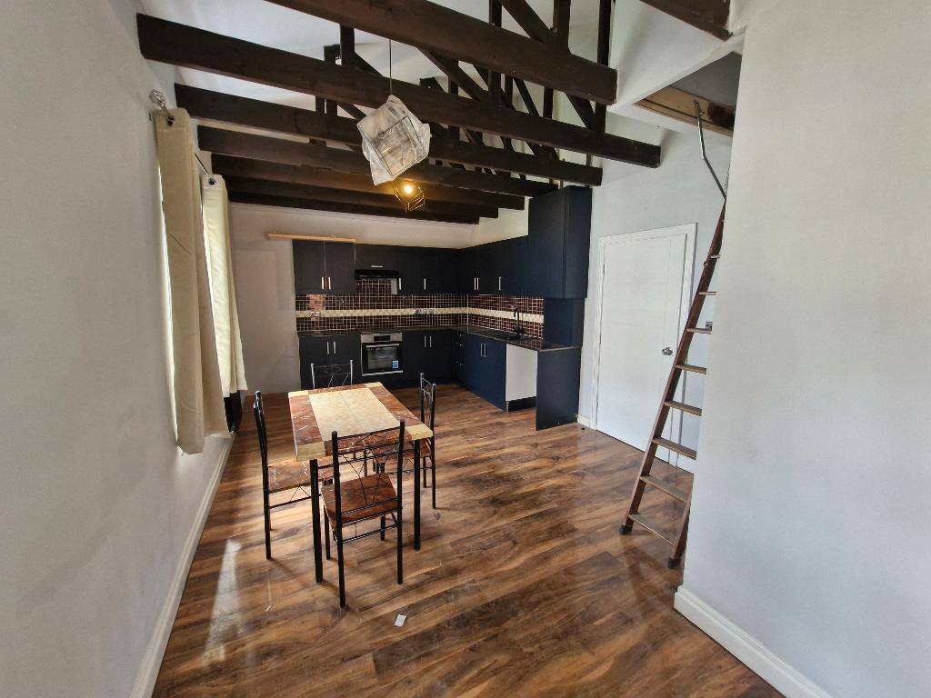 Kitchen / Dining Area