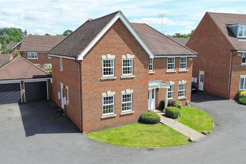 5 bedroom detached house for sale, Spreadbury Drive, Fleet GU51