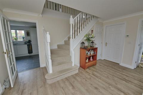 5 bedroom detached house for sale, Spreadbury Drive, Fleet GU51