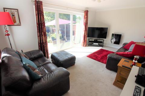 3 bedroom detached house for sale, Garstang Road West, Poulton-Le-Fylde FY6