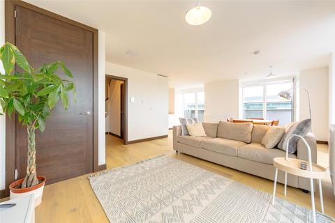 Flat 604, 4 Station Square, Cambridge, CB1 2GE
