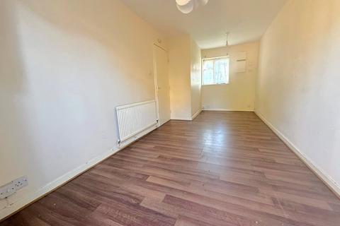 2 bedroom apartment for sale, Cobden Close, Uxbridge, Middlesex, UB8