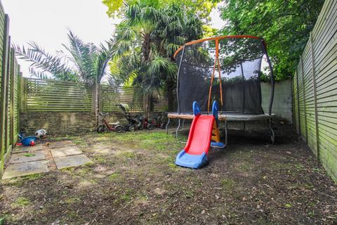 14 Amberley Grove, Croydon, CR0 6ND